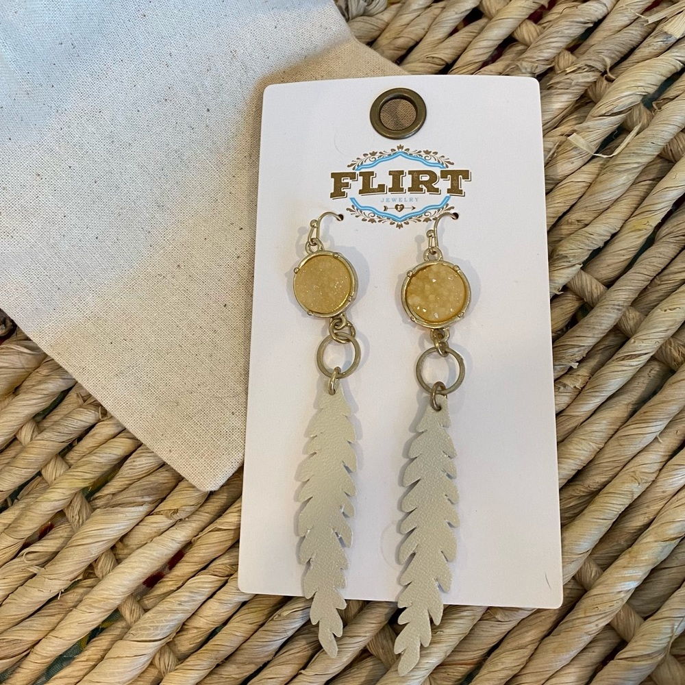 Druzy stone with dangling feather